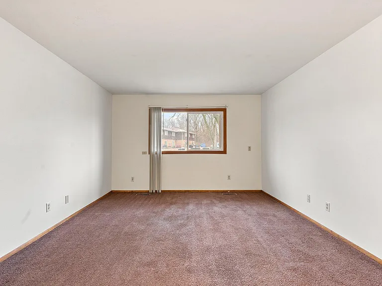 2588 Parkview St #4 — Photo 7