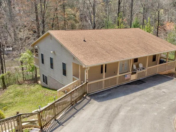 410 W Beaver Dam Ct, Goodview, VA 24095