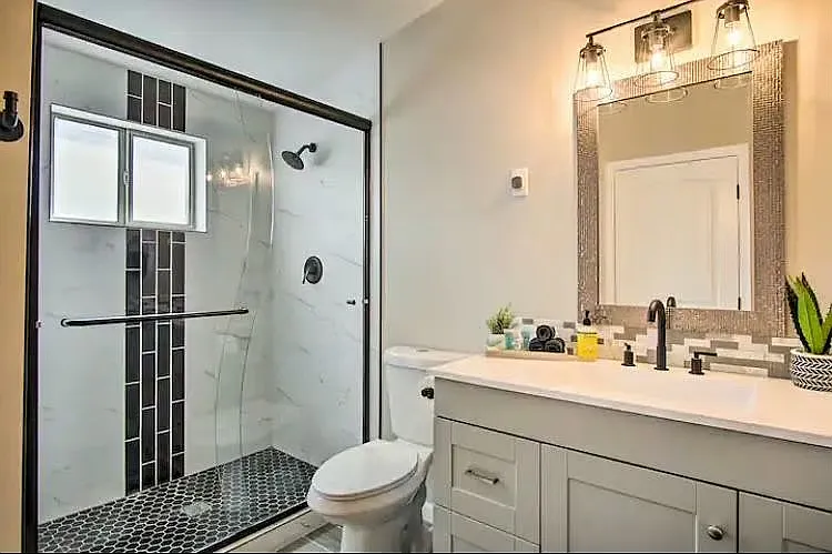 2023 S Rosemont Ave — Photo 2