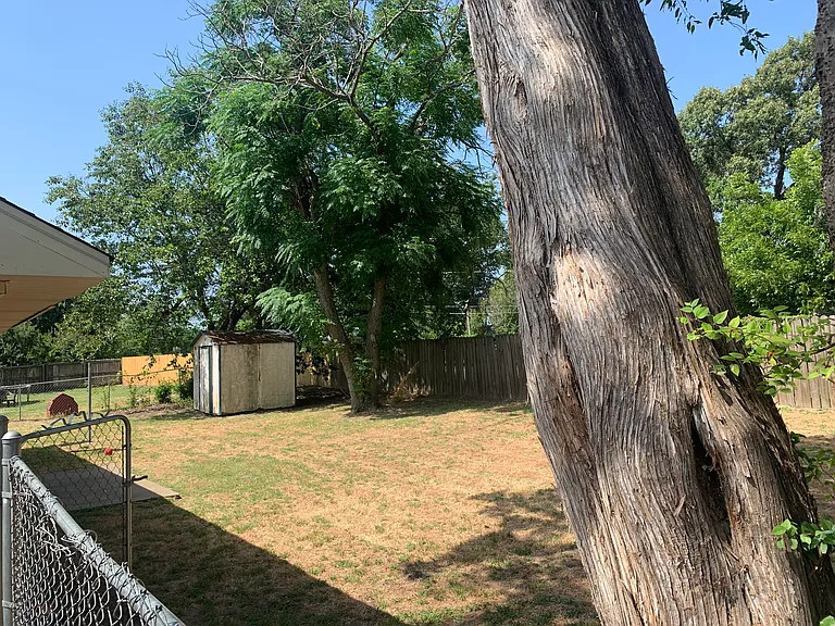 705 Shea St — Photo 19
