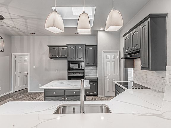 5th image of 5808 Lorenzo Dr