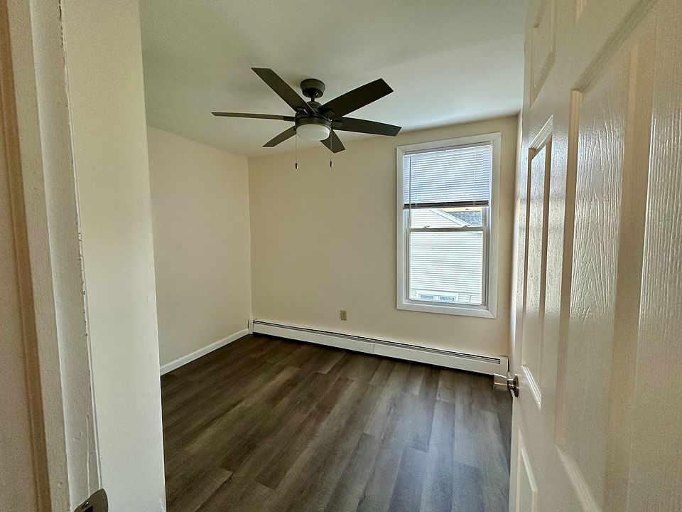 Smaller bedroom