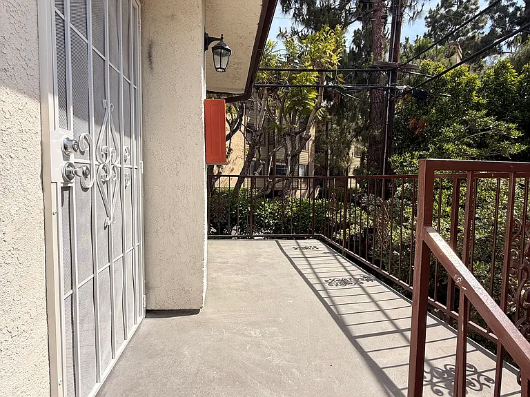 1620 Park Ave #6 — Photo 3
