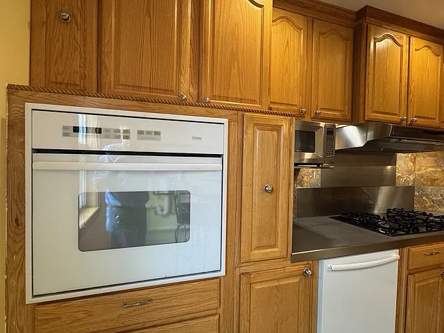 129 S Maple St — Photo 16