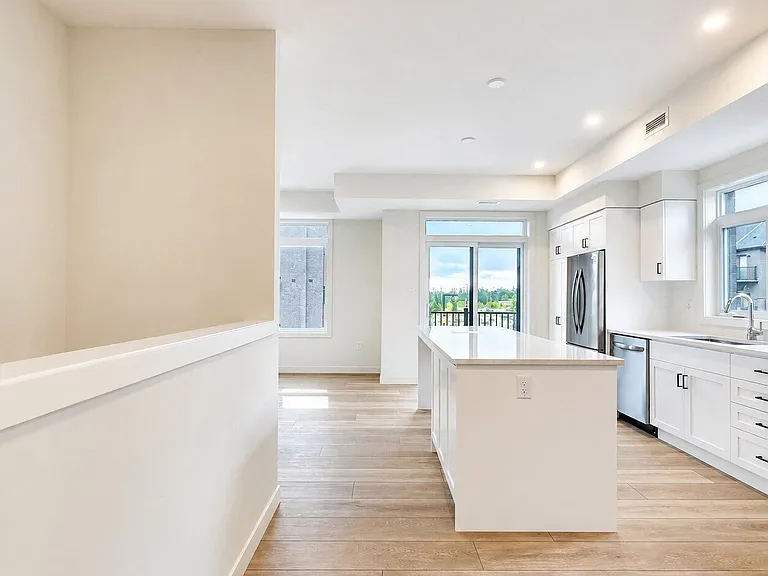 824 Woolwich St #110 — Photo 5
