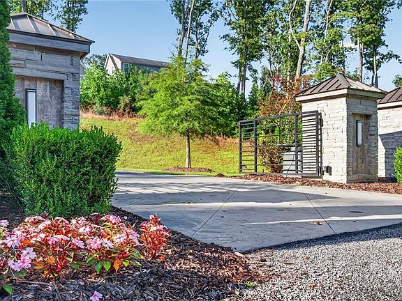 4th image of 292 Highgrove Dr #292