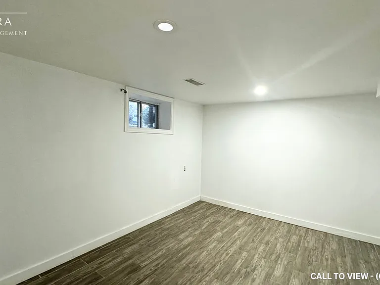 90 Barons Ave N #2 — Photo 4