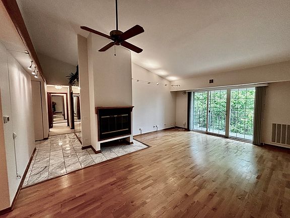 3rd image of 540 Biesterfield Rd APT 303