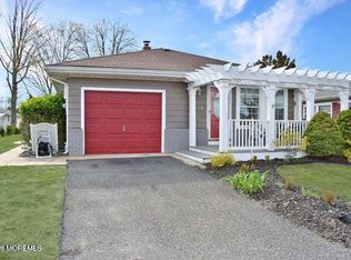 27 Castle Harbor Dr, Toms River, NJ 08757