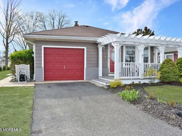 27 Castle Harbor Dr, Toms River, NJ 08757