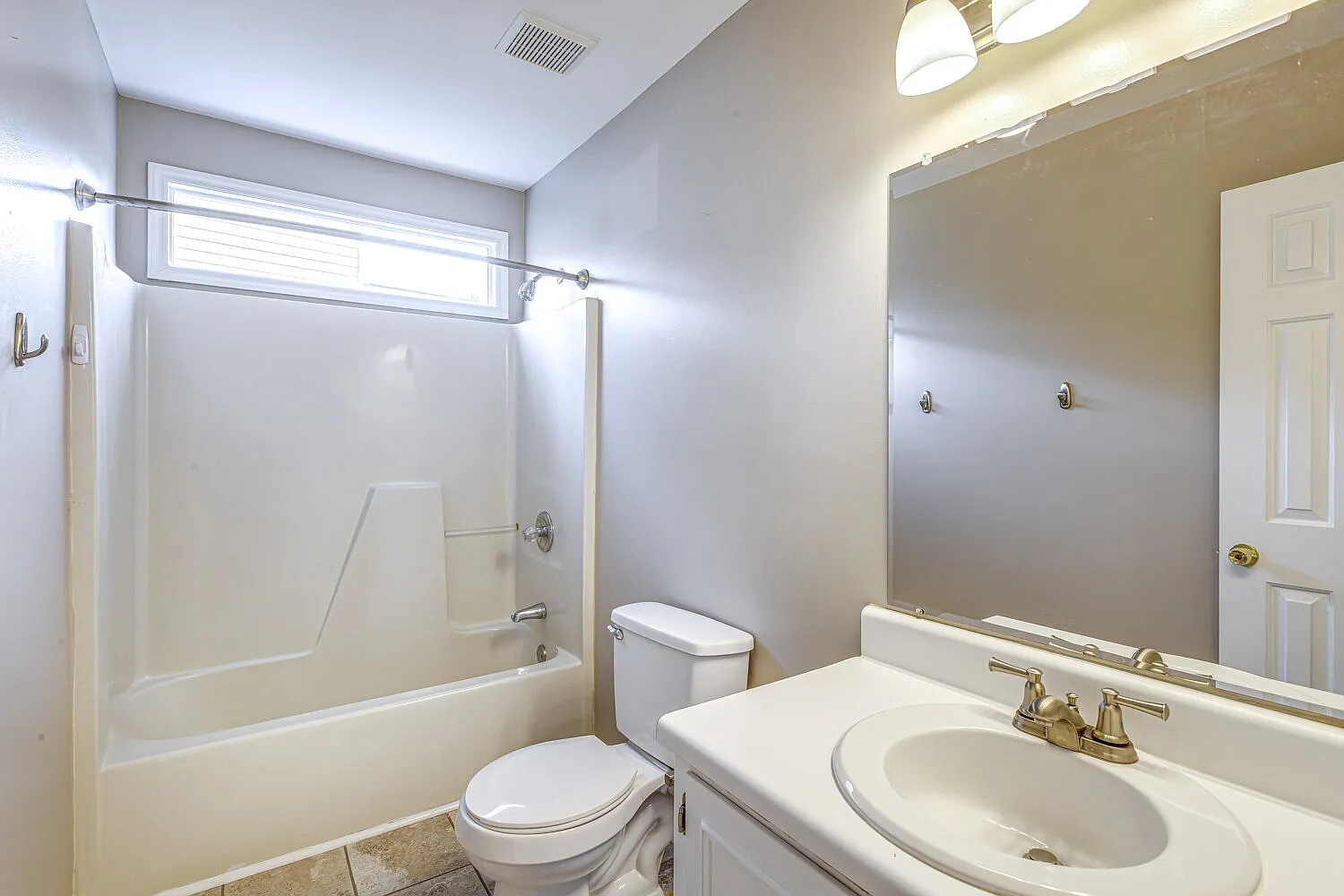3 bed, 2.0 bath, 1330 sqft, $1,750 — Photo 2