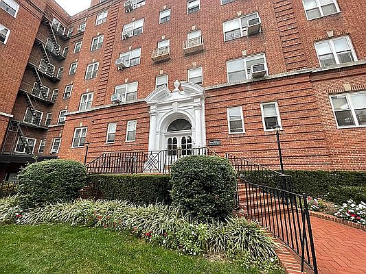 1st image of 6911 Yellowstone Blvd APT B6