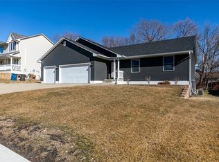 4113 Bay View Ct, Des Moines, IA 50320