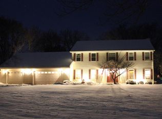 1195 Forseth Dr, Hartland, WI 53029