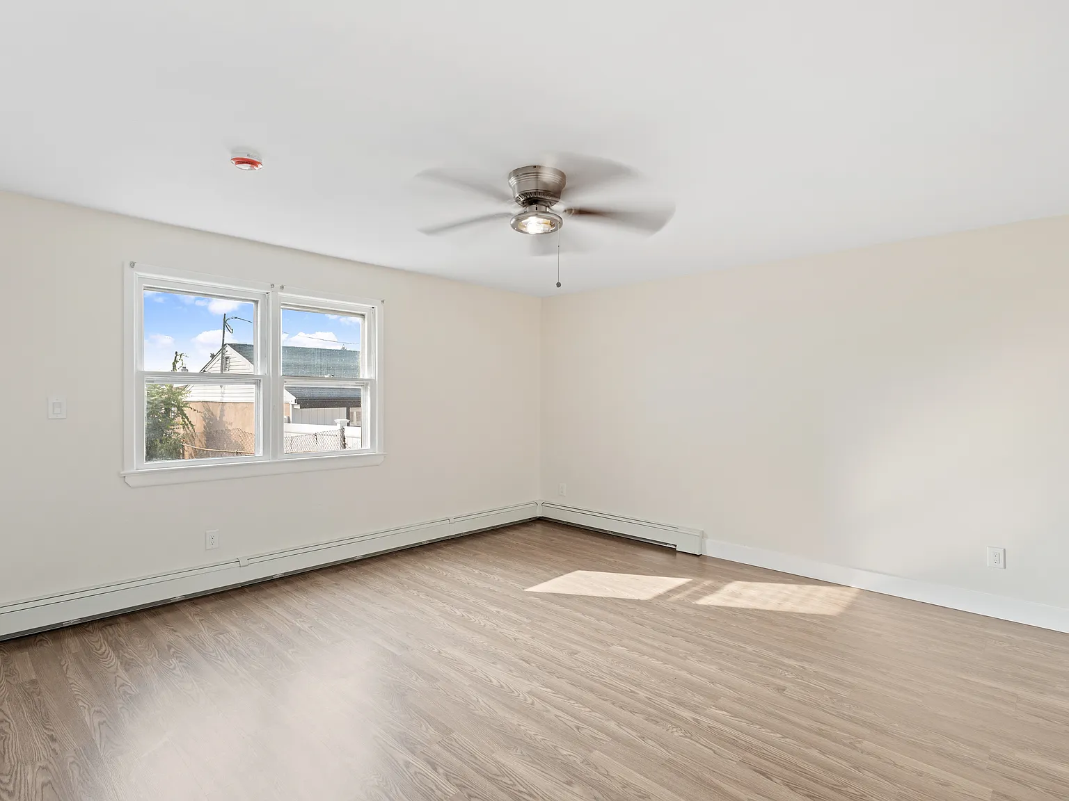 3 bed, 1800 sqft, $3,800 — Photo 2