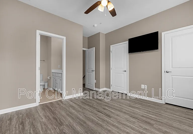 133 S Macon St — Photo 13