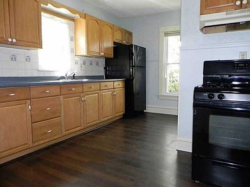 3rd image of 650 Cutler St