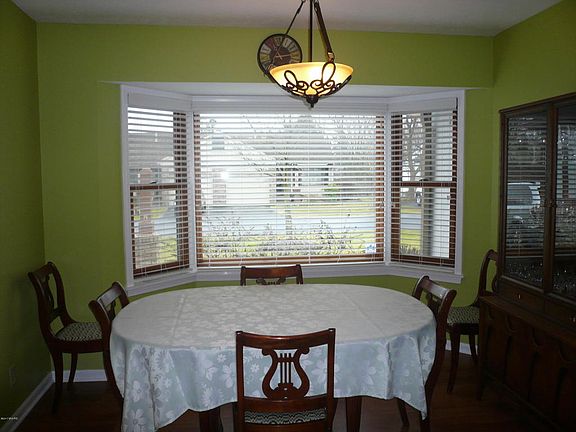2nd image of 3105 Maple Villa Dr SE