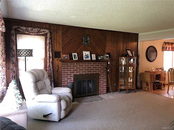 3rd image of 147 Crescent Ave
