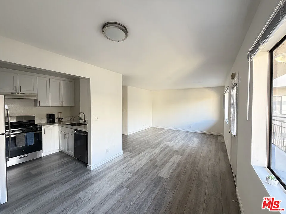 2 bed, 2.0 bath, 1000 sqft, $2,600 — Photo 2
