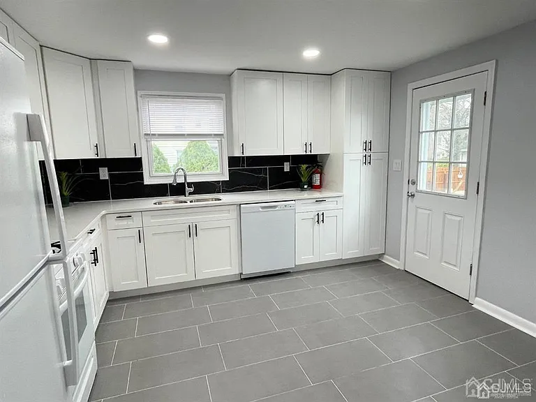 34 Cedar Ave — Photo 9