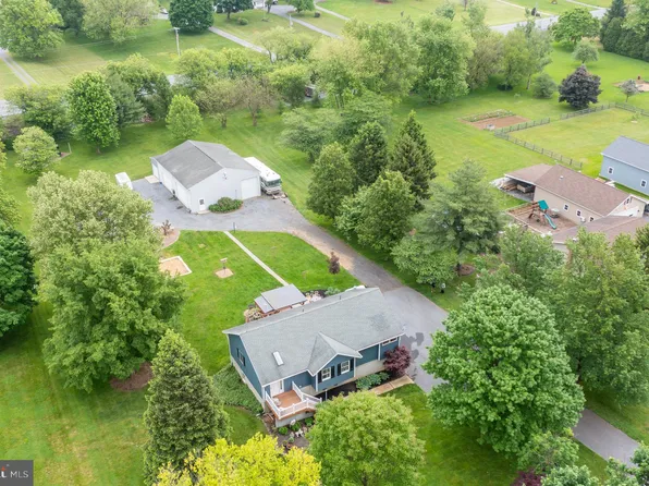 895 Canal Rd, Womelsdorf, PA 19567