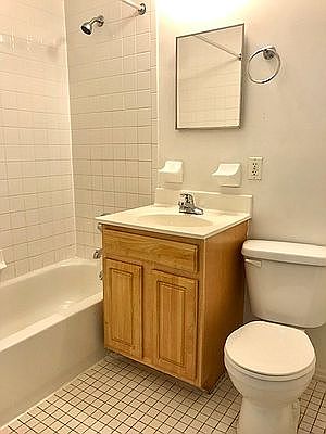 4th image of 480 Howard Ave #2