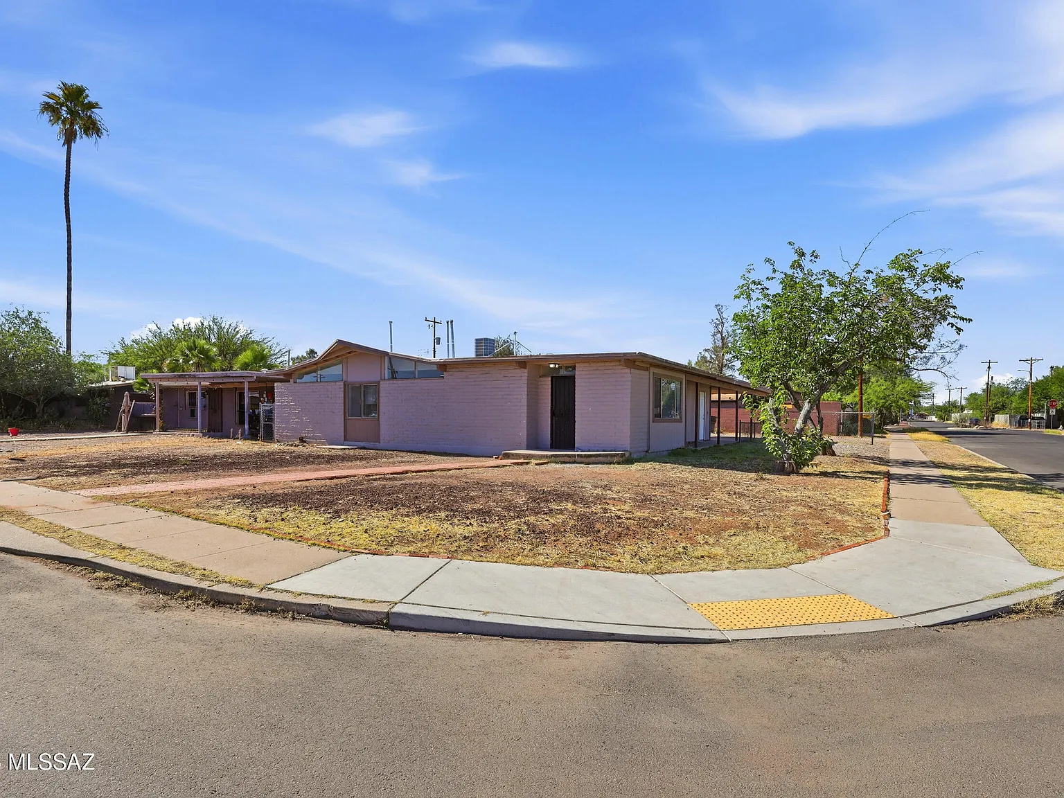 3 bed, 2.0 bath, 1448 sqft, $1,650 — Photo 3