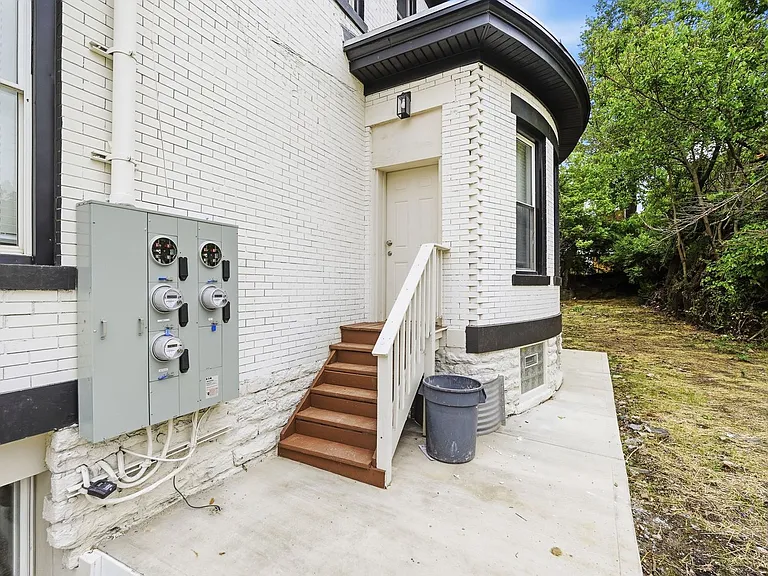 568 Hale Ave — Photo 3