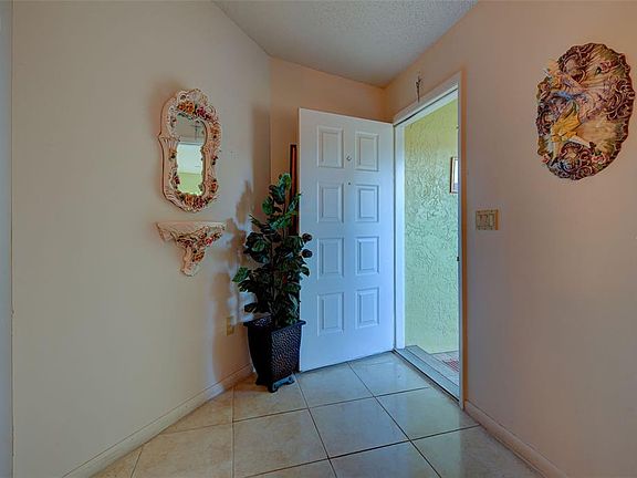 5th image of 2122 Winningway St