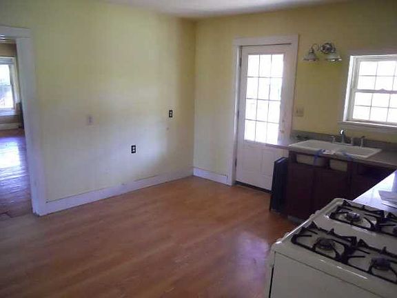 5th image of 581 N Quaker Ln