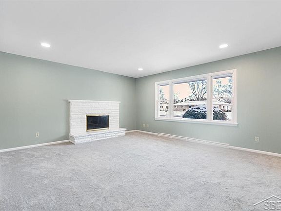 2nd image of 4039 Dickinson Dr