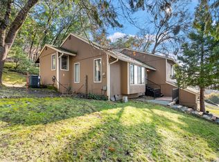 1634 NE Terrace Dr, Grants Pass, OR 97526