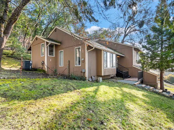 1634 NE Terrace Dr, Grants Pass, OR 97526