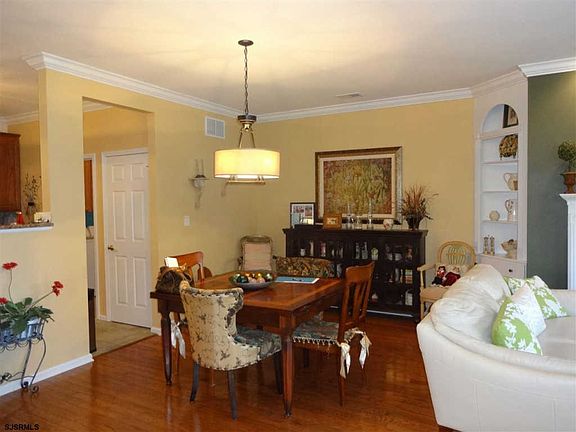3rd image of 188 Southampton Dr #7