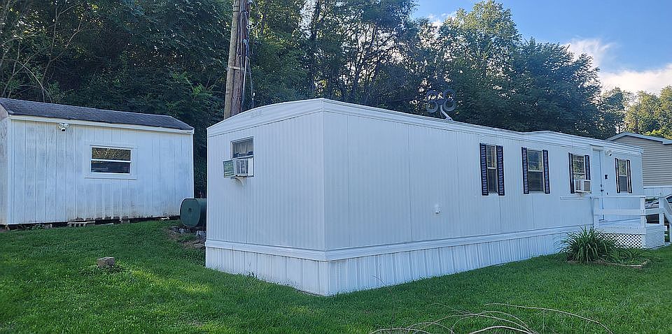 2nd image of 1146 N Branch Rd