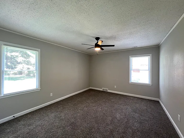 413 Clarice Dr — Photo 5