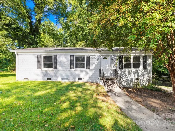 2301 Kennesaw Dr, Charlotte, NC 28216