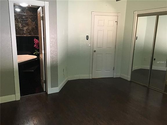 3rd image of 219 Dovetail Ct
