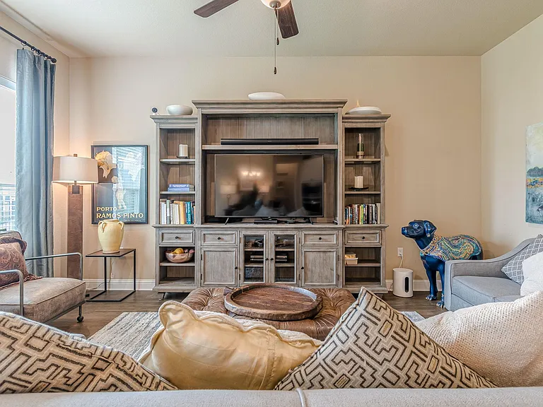115 Laughing Pear Cv — Photo 19