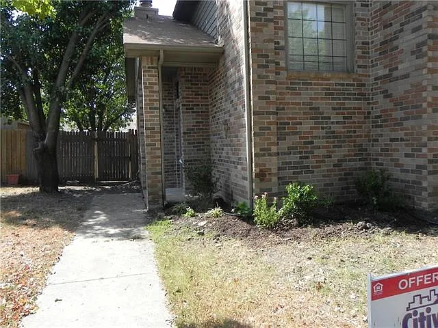 910 Binbrook Dr photo 1