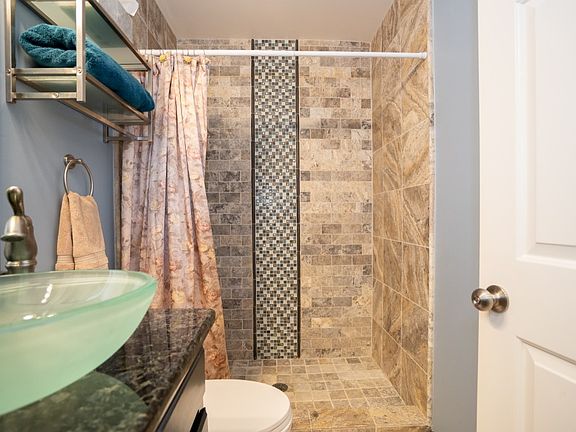 5th image of 805 Beech Dr #28-A