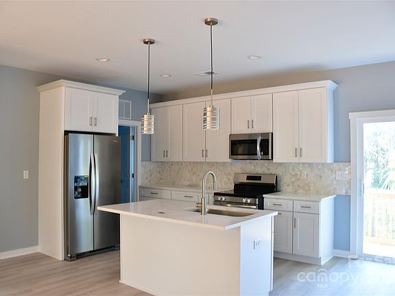 5th image of 506 Thomas St