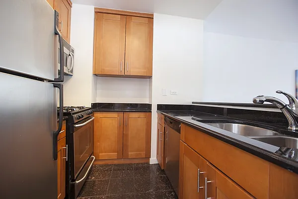 Rented by BLU Real Estate | media 20