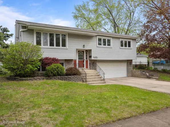 8920 Sycamore Dr, Oak Lawn, IL 60457