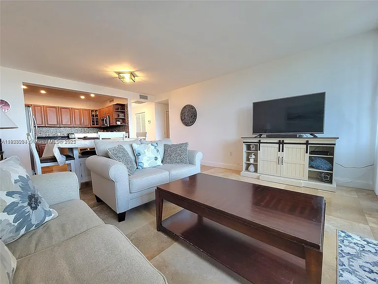 3505 S Ocean Dr #320 — Photo 5