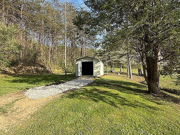 5th image of 504 Wells Rd