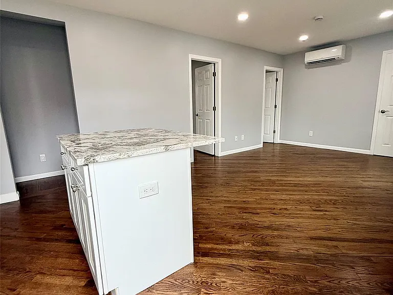 19 Lee Ave #2 — Photo 5