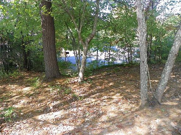 5th image of 24 Thomas Lee Dr