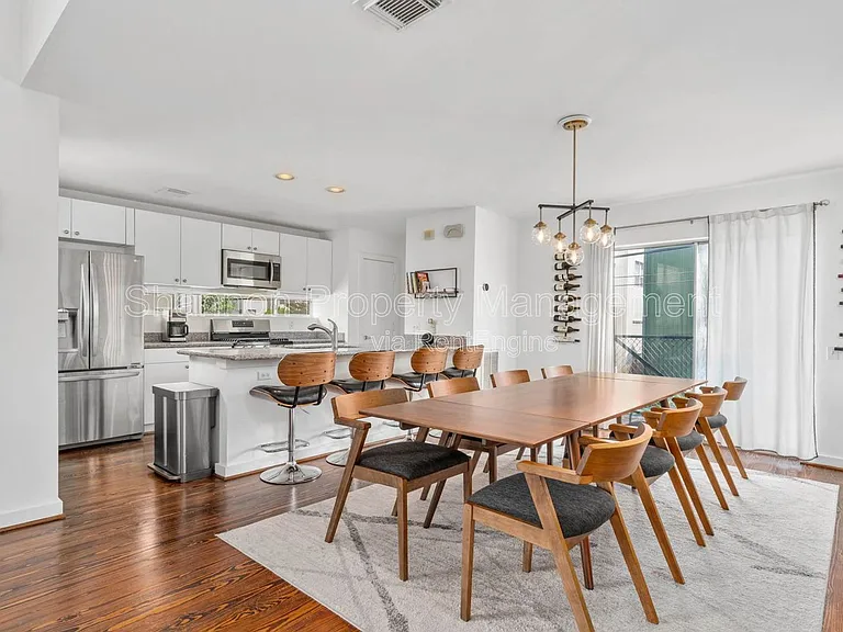 906 Andrews St — Photo 12